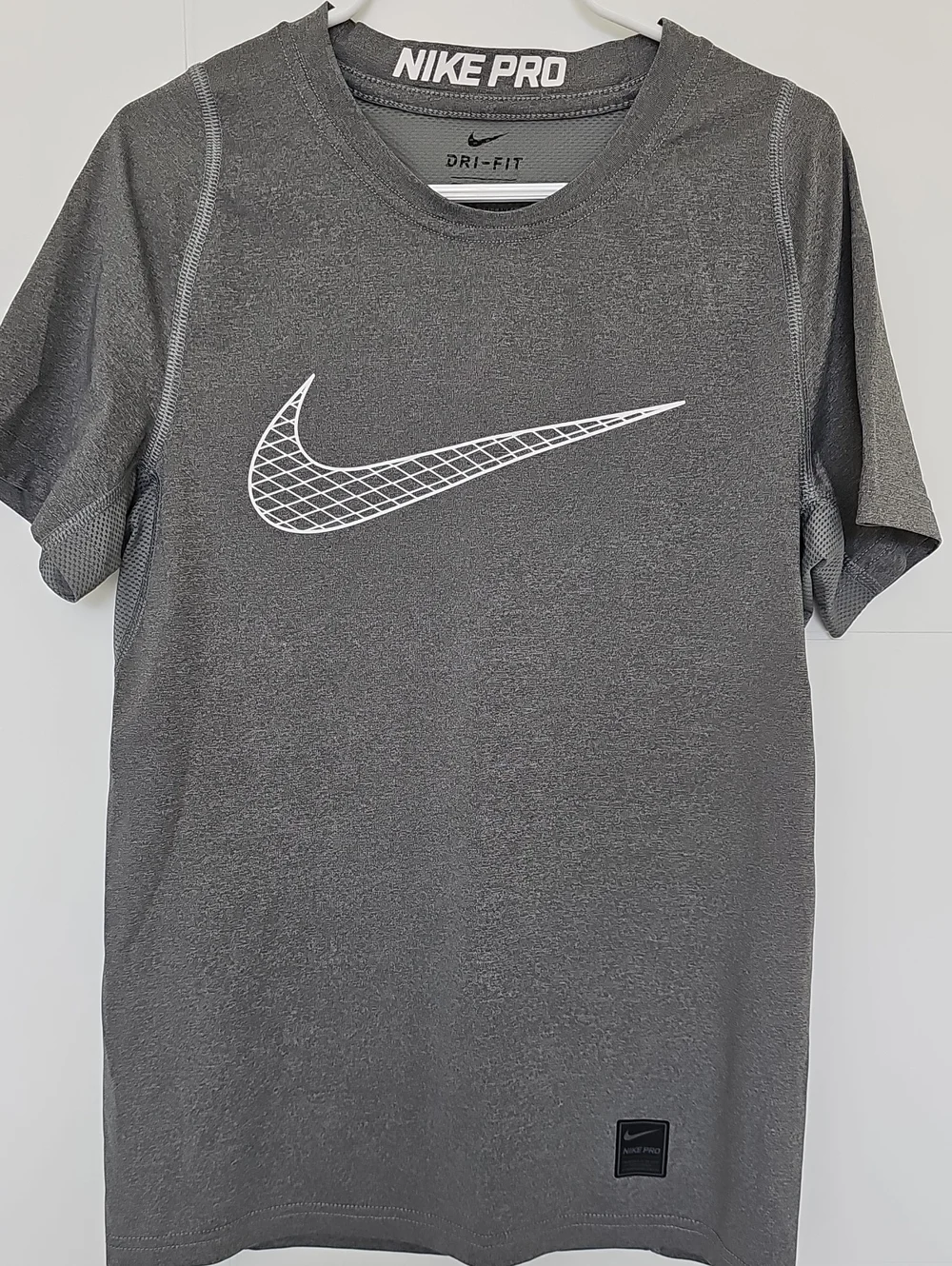 Nike Pro Gray Short Sleeve Dri-FIT Training Tee with White Swoosh Boys Ss M